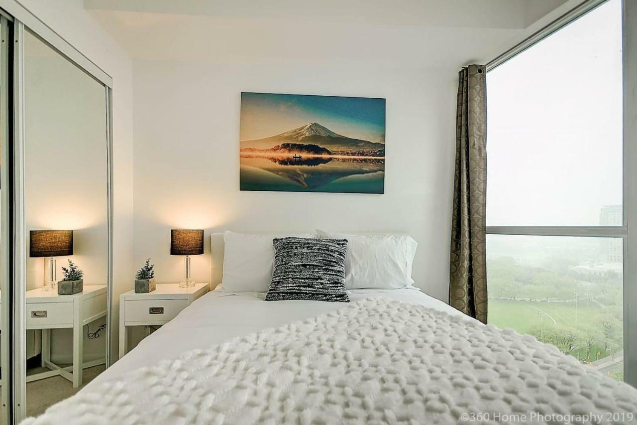 30 Off Lake View Property Heart Of Downtown Toronto Eksteriør bilde