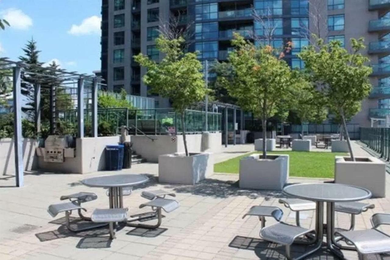 30 Off Lake View Property Heart Of Downtown Toronto Eksteriør bilde