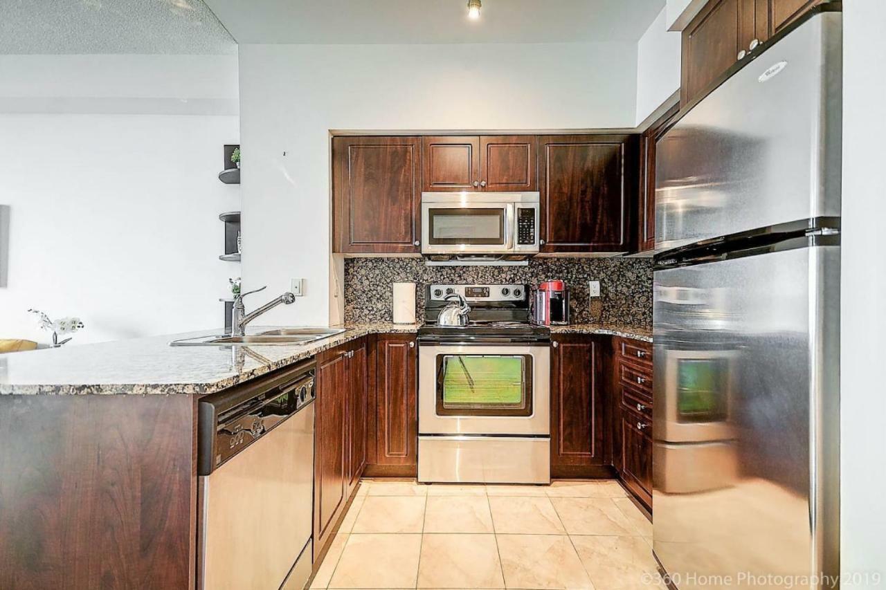 30 Off Lake View Property Heart Of Downtown Toronto Eksteriør bilde